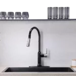 Single Handle Pull Down Sprayer Kitchen Faucet in Black Color