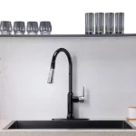 Single Handle Pull Down Sprayer Kitchen Faucet in Black Color